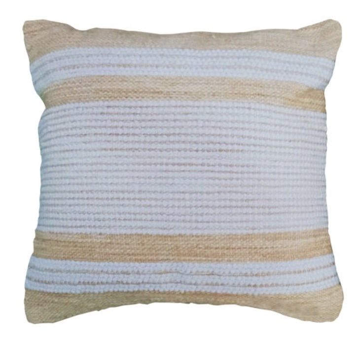 Betsy Outdoor Pillow Width: 20 &quot;