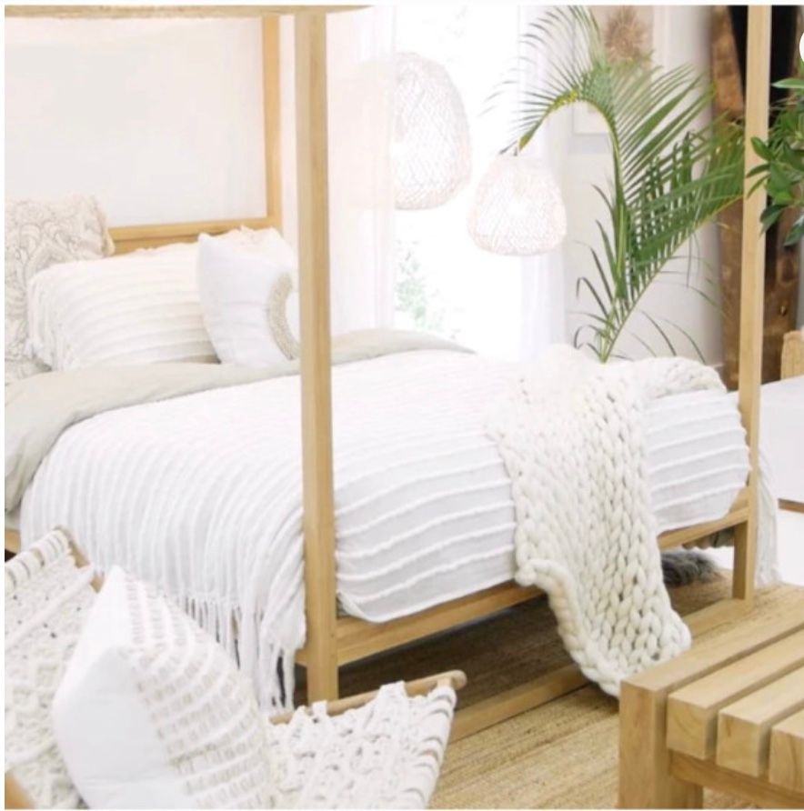 Takama Poster Bed-Queen-64x84x79