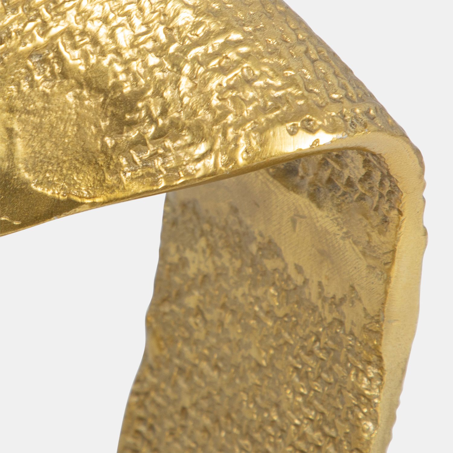 TWISTED HAMMERED RING, GOLD 	8 x 3 x 18