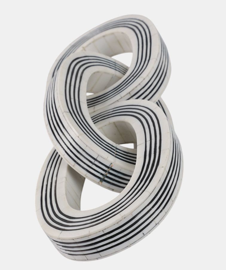 3-LINK RESIN CHAIN WITH LINES, WHITE/BLACK 15 x 5 x 1