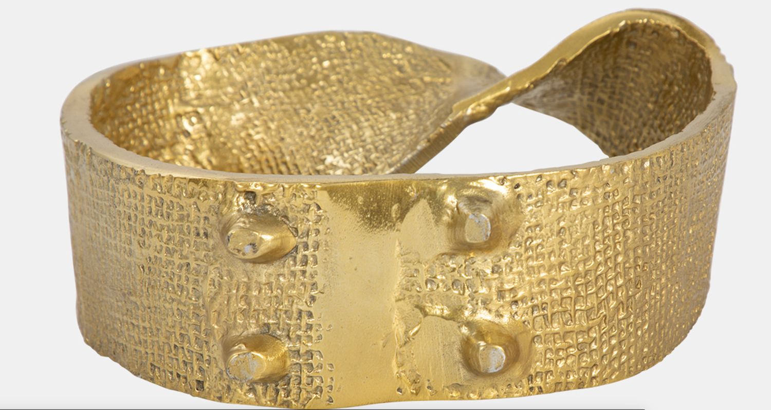 TWISTED HAMMERED RING, BRASS LOOK 10 x 3 x 10 TWISTED HAMMERED RING, BRASS LOOK 10 x 3 x 10