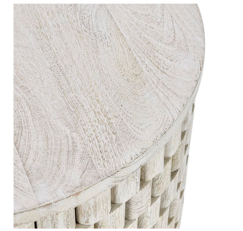 White Round End Table 25 W x 25D x 23H White Round End Table 25 W x 25D x 23H