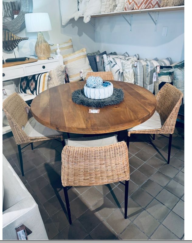 ROUND DINING TABLE (Brown Finish) IRON LEGS 47X47X30
