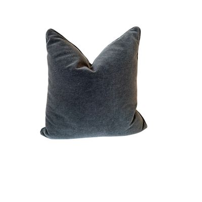 22&quot; THROW PILLOW G10 (MOHAIR GRAPHITE)