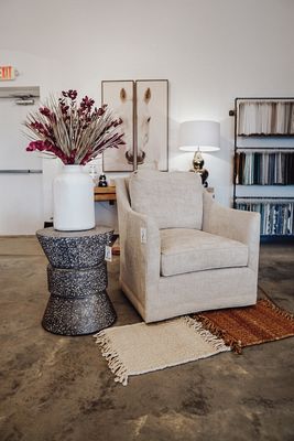 BALDWIN SWIVEL CHAIR (LAYLA BEACH)