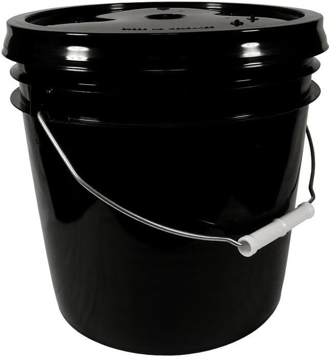 2 gallon bucket with lid
