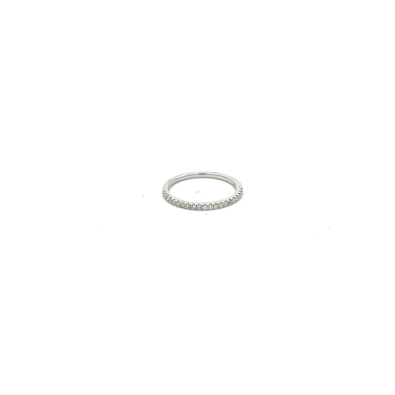 18kw .18ctw RD 21 Dia Wedding Band, Size 5.5