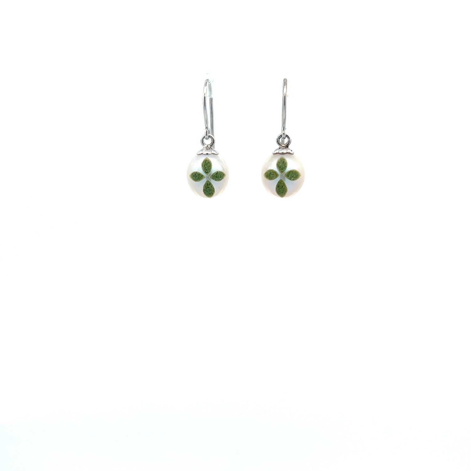Sterling FW Bible Pearl Dangle Earring with created diamond (green)