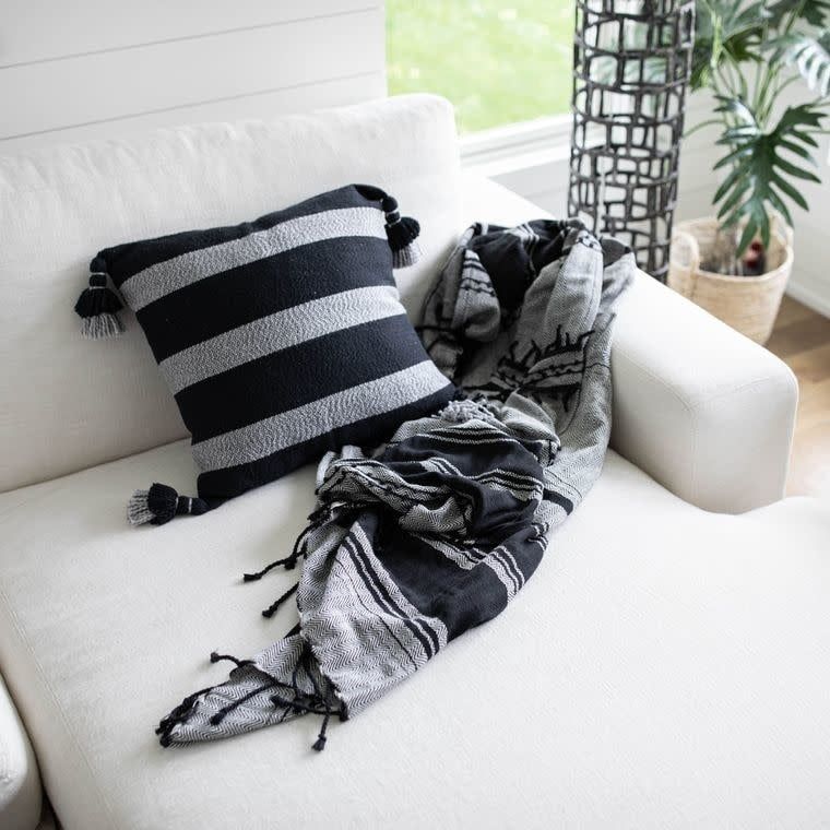 20x20 Hand Woven Harlie Pillow Black