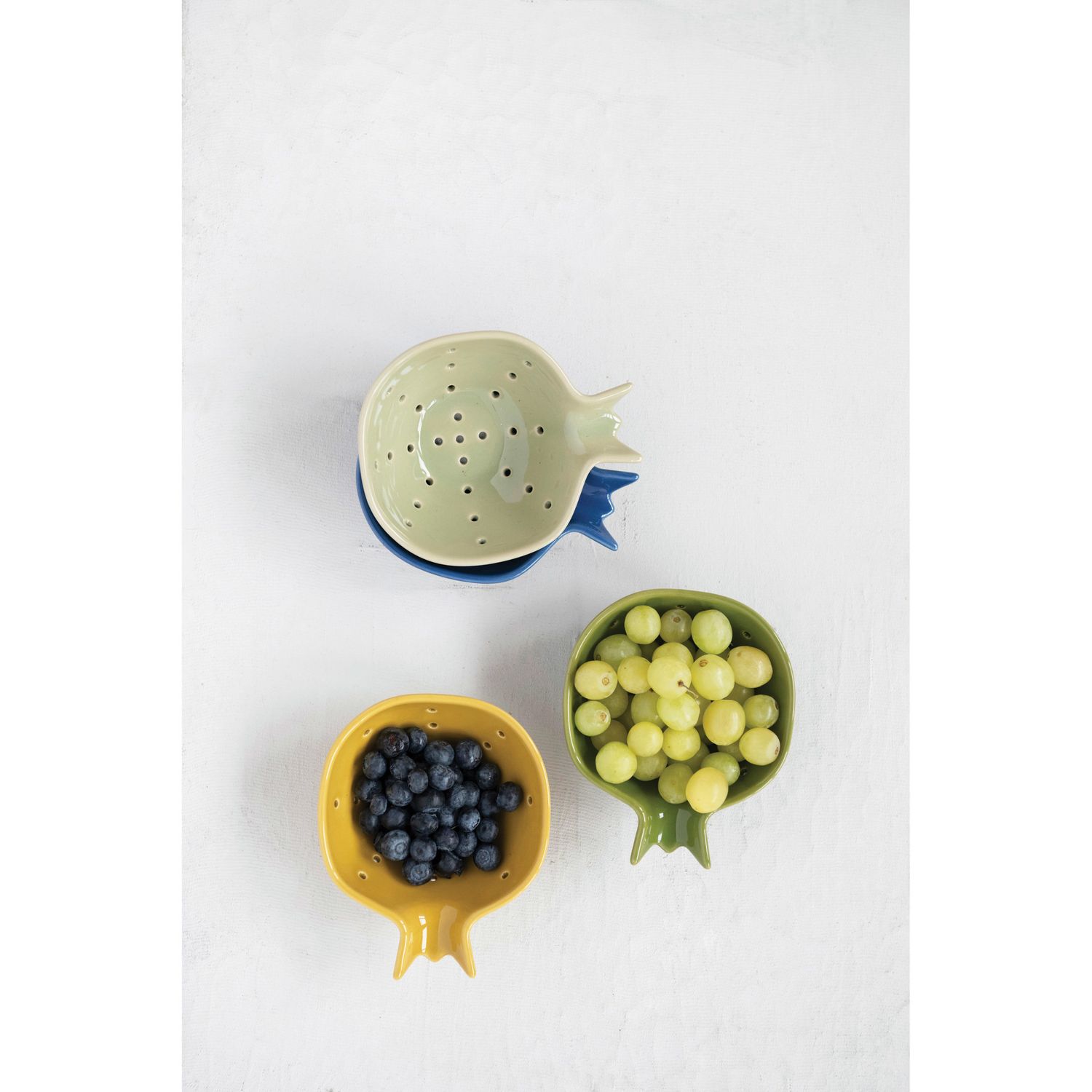 Stoneware Blueberry Bowl with Handle, 4 Colors
