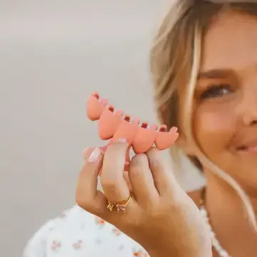 Scalloped Matte Claw Clip - Terra Cotta