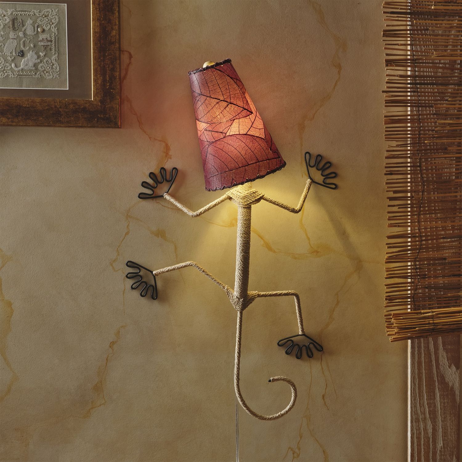 Gecko Wall Lamp, Color: Purple
