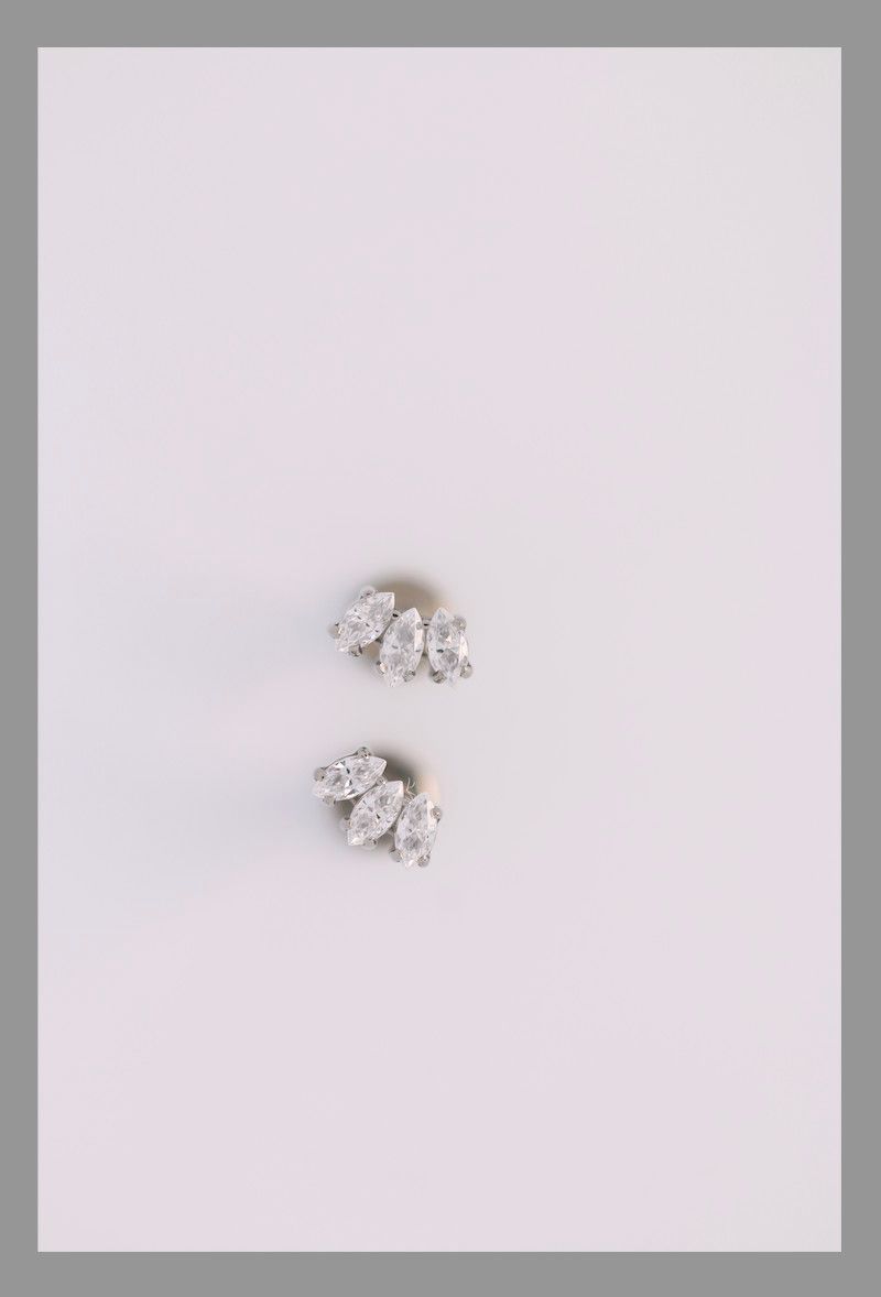 18g prong set threadless marquise fan #2 faceted gem end with (3) 1.5mm gems-White CZ