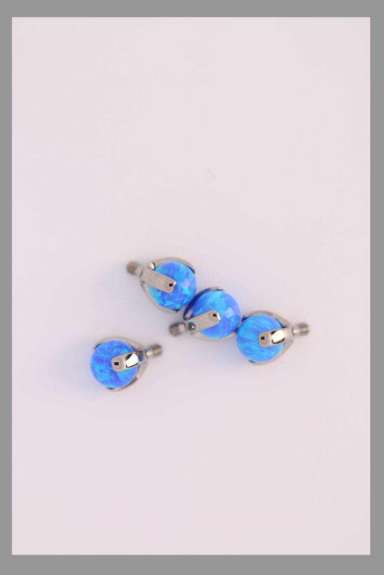 14g 3 prong cabochon opal threaded end 4mm Capri Blue Opal