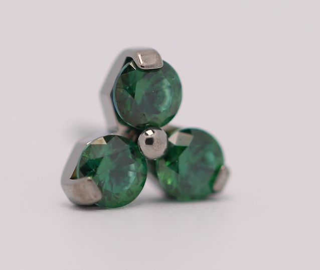 18g trinity prong 3x1.5mm emerald