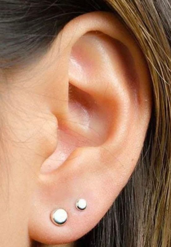 Lobe piercing x2
