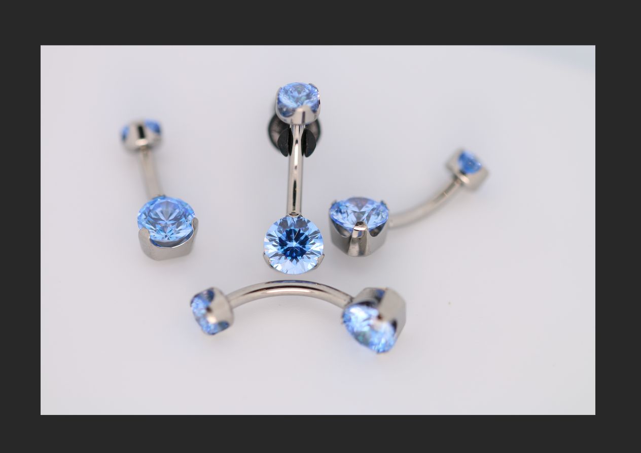 14g 1/4 brilliant cut round arctic blue prong set navel curve