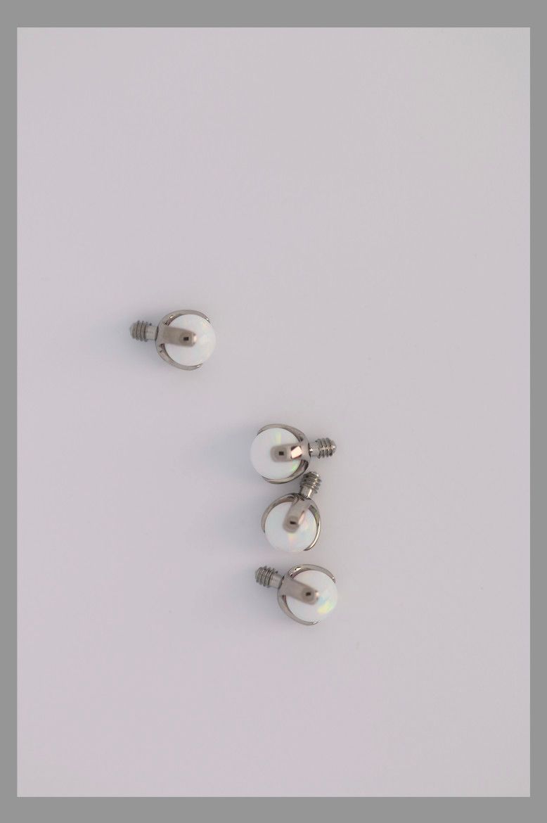 14g 3 prong cabochon opal threaded end 3mm White Opal