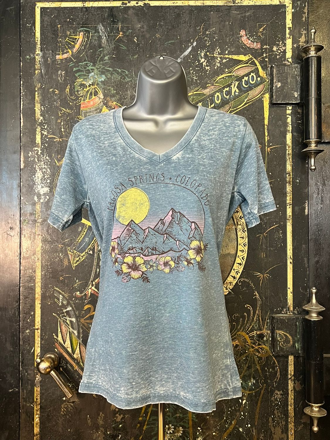 Anorith Mountain Flower BOW V Neck Tee Glacier, Size: SMALL