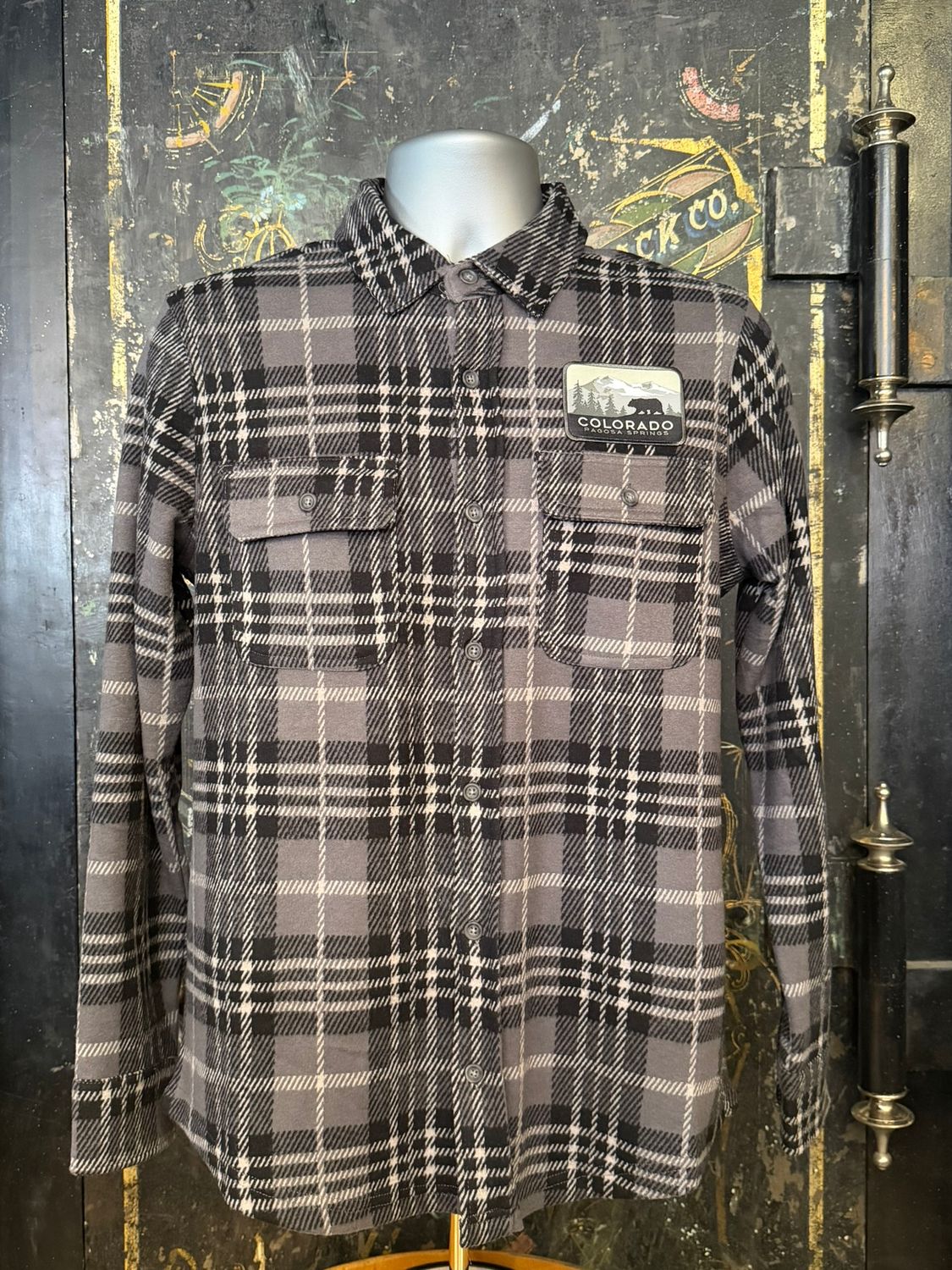 Breakory Mtns/Bear Knit Flannel Button Down Black, Size: SMALL