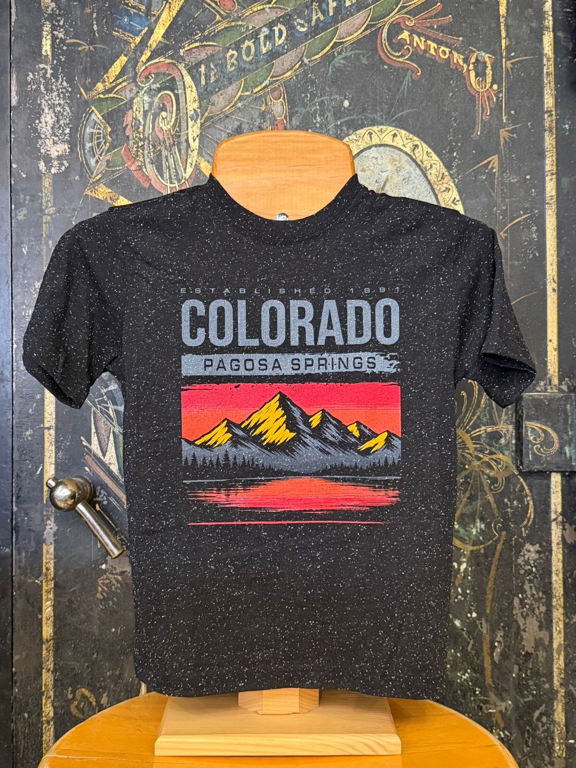 Kids Distressed Sunset Blizzard Tee Black, Size: XSMALL