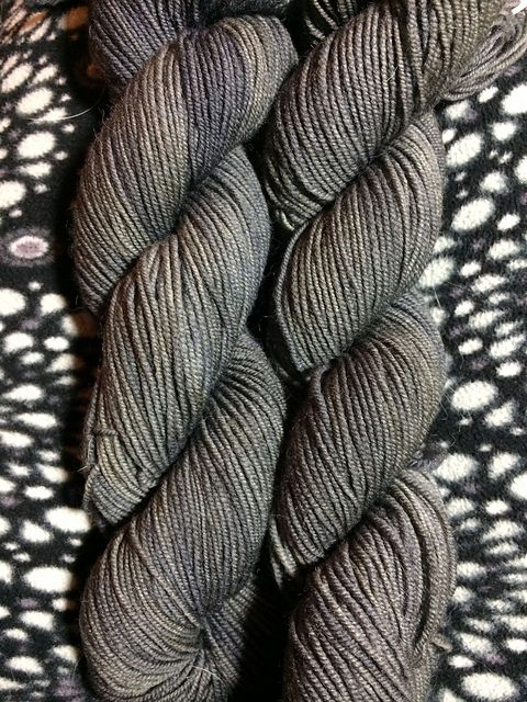 Round Mountain Fibers - Spruce Fingering Mini Skein, Color: Light Gray