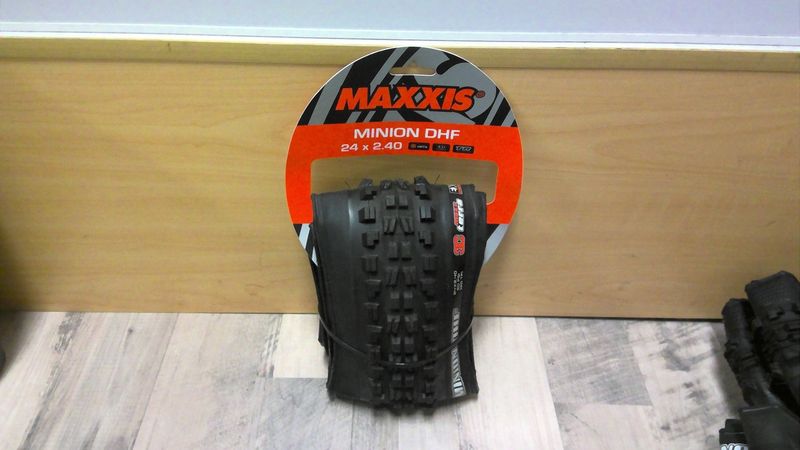 Maxxis, Minion DHF, Tire, 24&#39;&#39;x2.40, Folding, Tubeless Ready, 3C Maxx Terra, EXO, 120TPI, Black