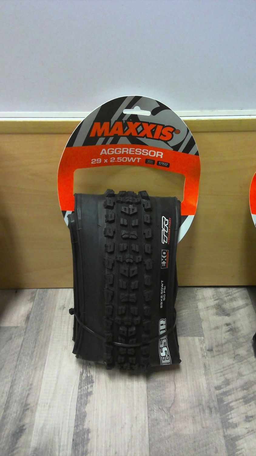 Maxxis, Aggressor, Tire, 29&#39;&#39;x2.30, Folding, Tubeless Ready, Dual, EXO, 60TPI, Black