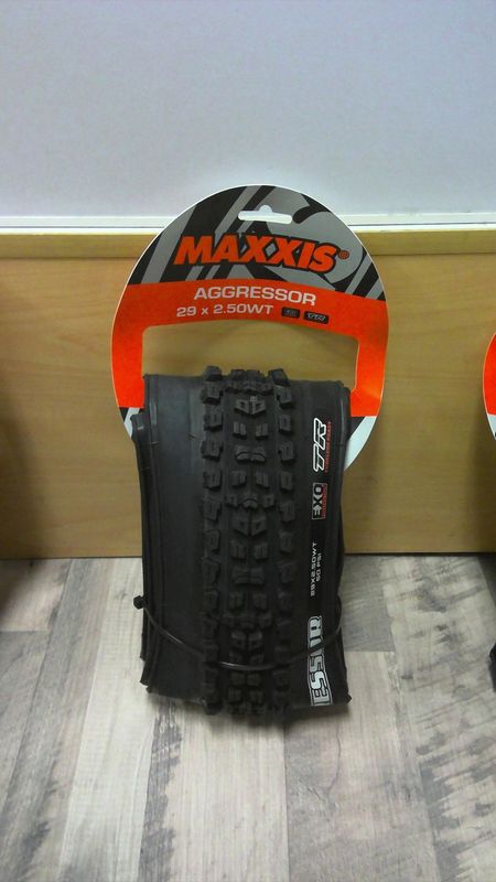 Maxxis, Aggressor, Tire, 29&#39;&#39;x2.30, Folding, Tubeless Ready, Dual, EXO, 60TPI, Black