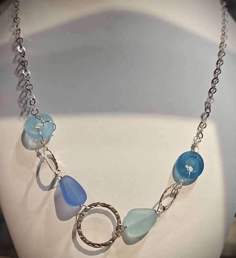 WHITE LOTUS DESIGN Sea Glass &amp; Textured Rings Necklace, Size: O/S