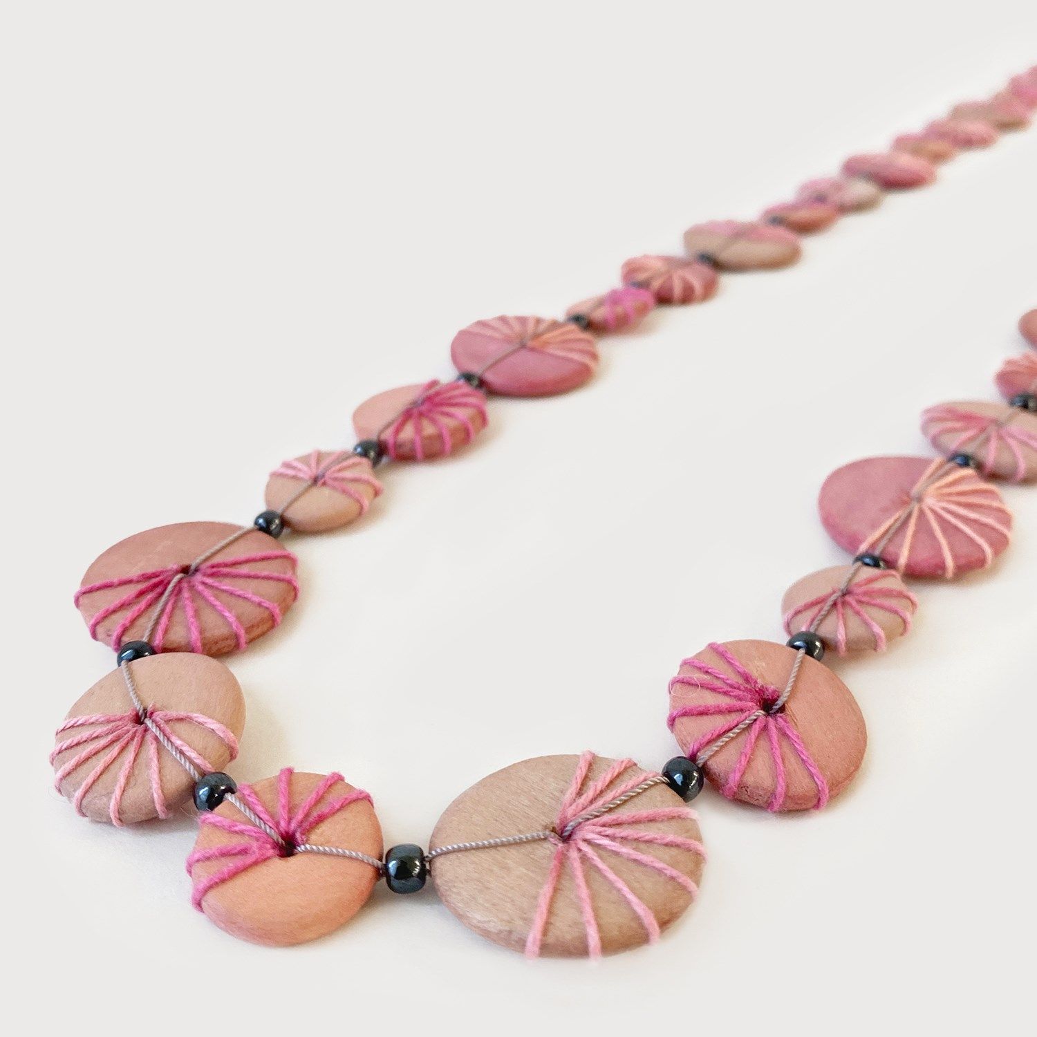 CARACOL Threads Necklace