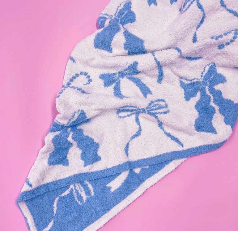 bow throw blanket