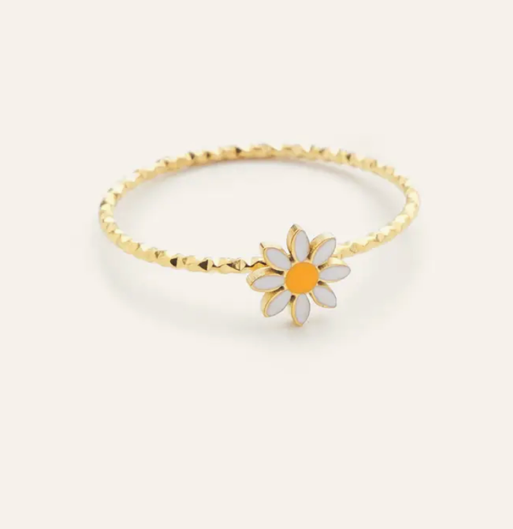 dainty daisy gold ring