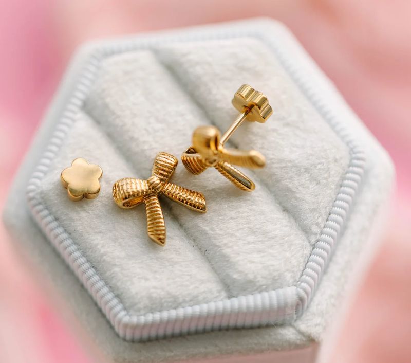 classic bows studs
