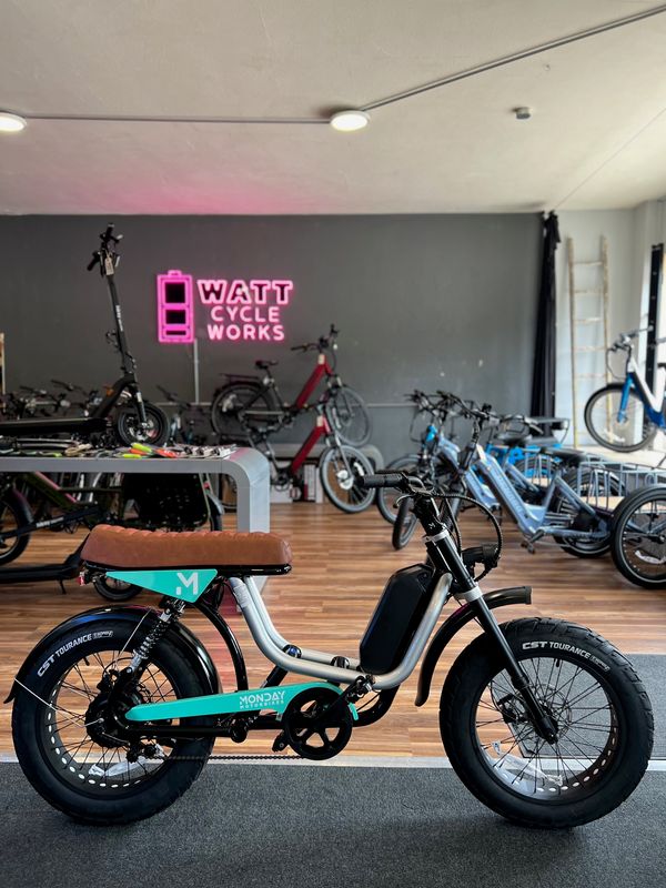 Monday Motorbikes Torrey 750S