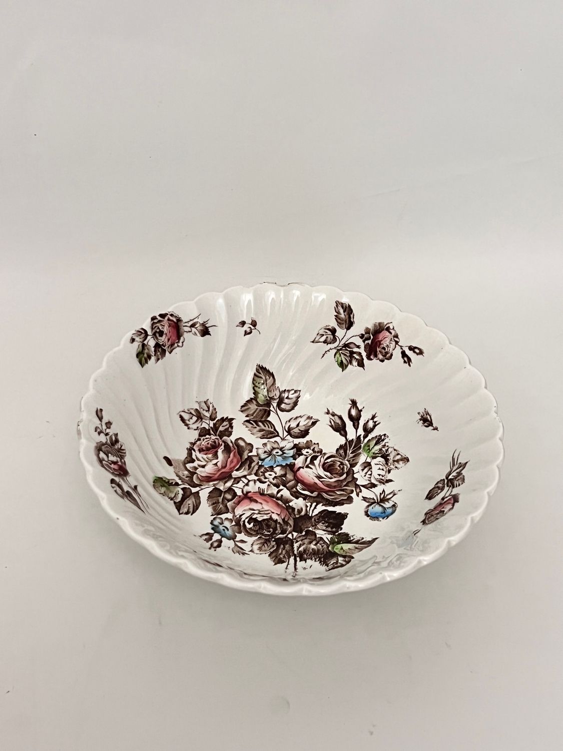 DEVON'S SPRAY ROUND VEGETABLE BOWL 8 1/4"