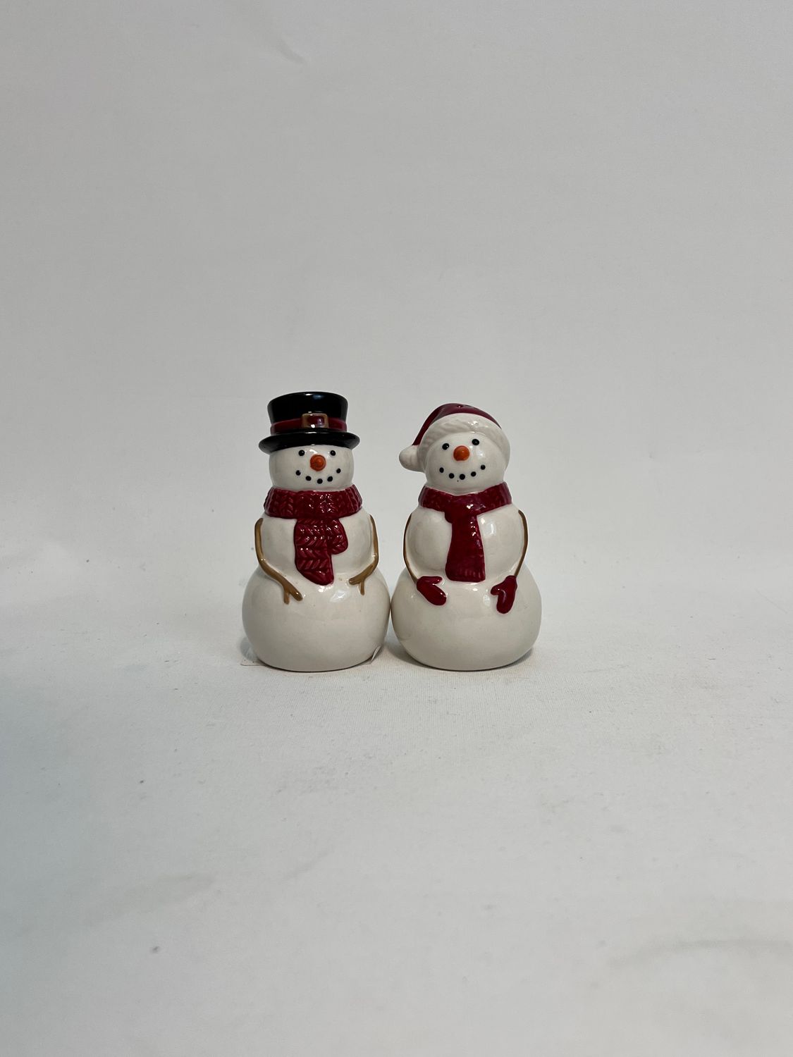 YULETIDE SALT AND PEPPER SET