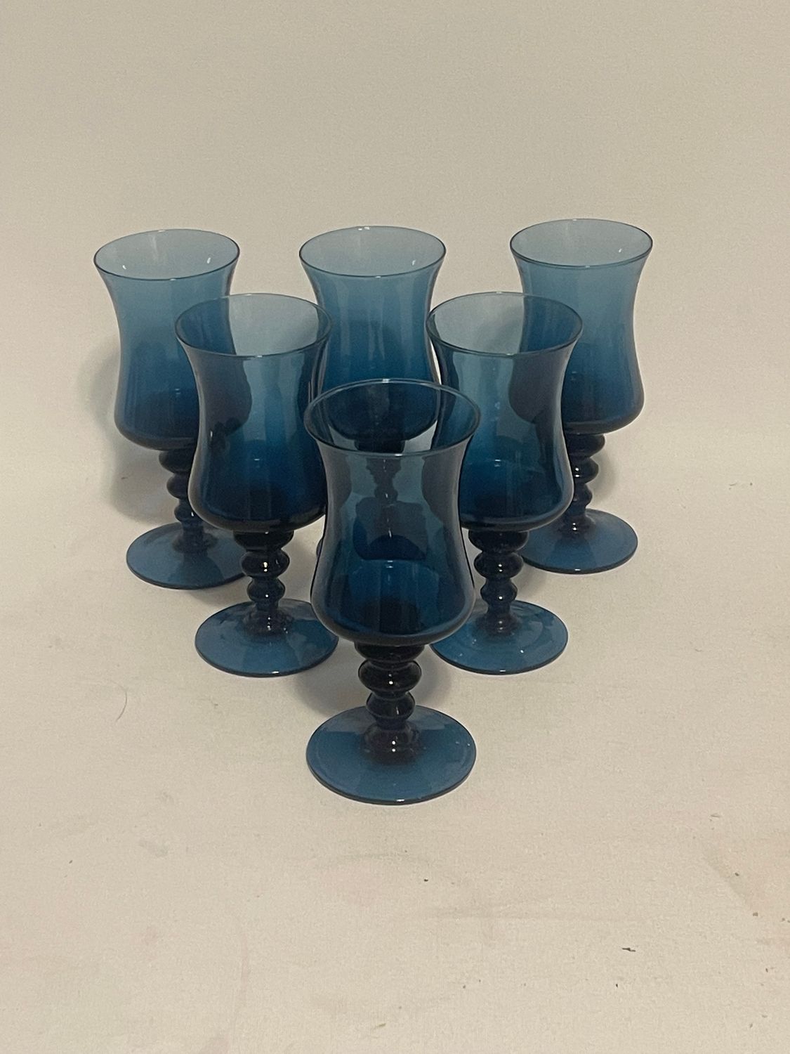 RICHMOND BLUE WINE GLASSES SET OF 6
