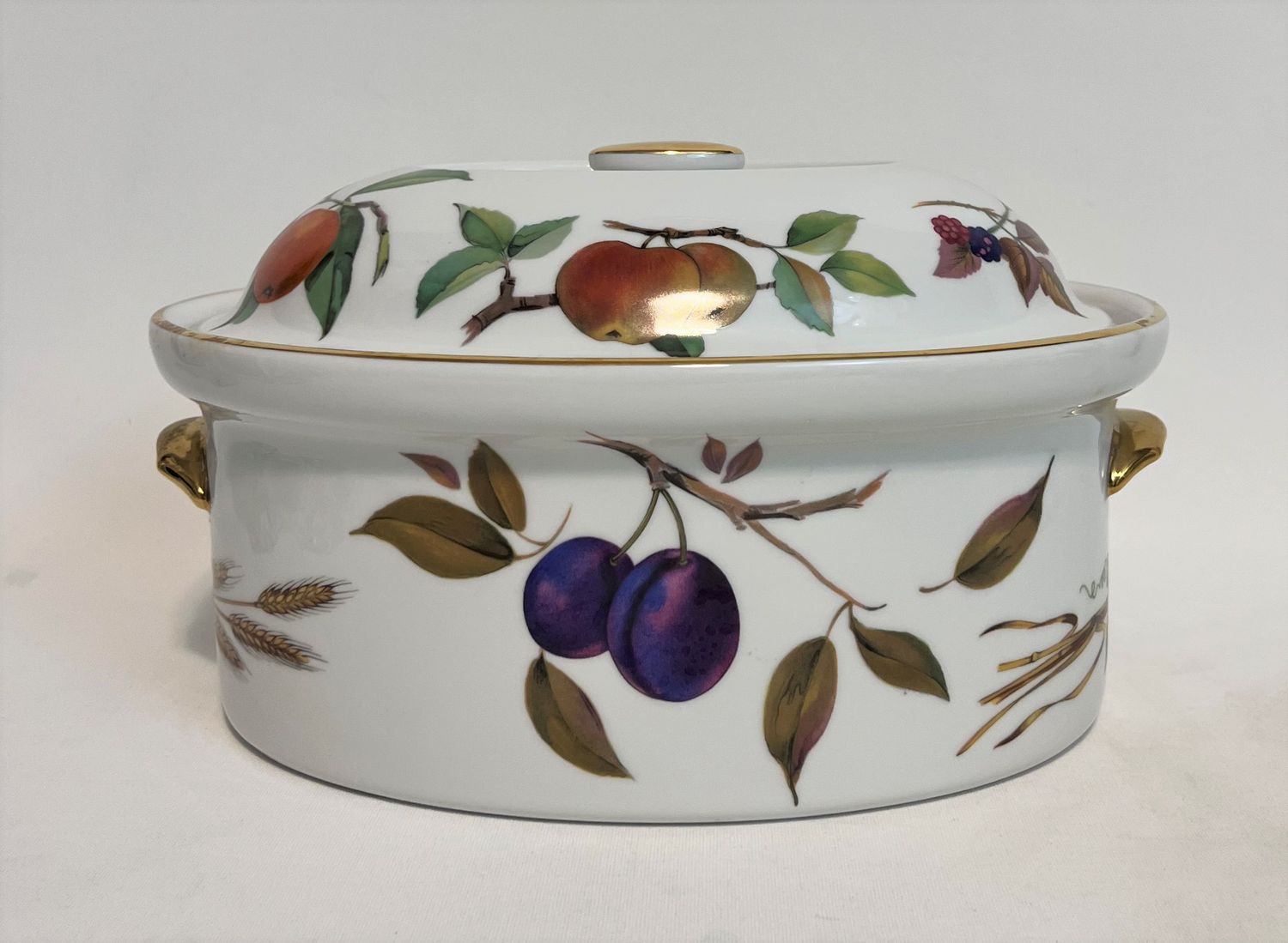 EVESHAM GOLD CASSEROLE-COVERED/OVAL-2.5 QT