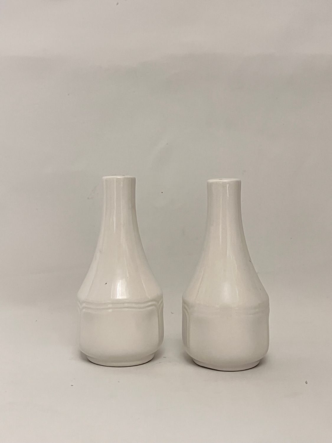 FEDERALIST WHITE SALT AND PEPPER SET 4 3/4"
