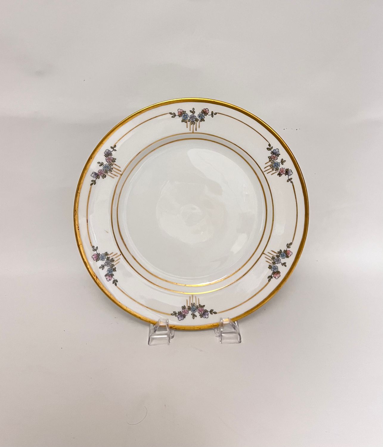 J ARTHUR SIGNED DINNER PLATE