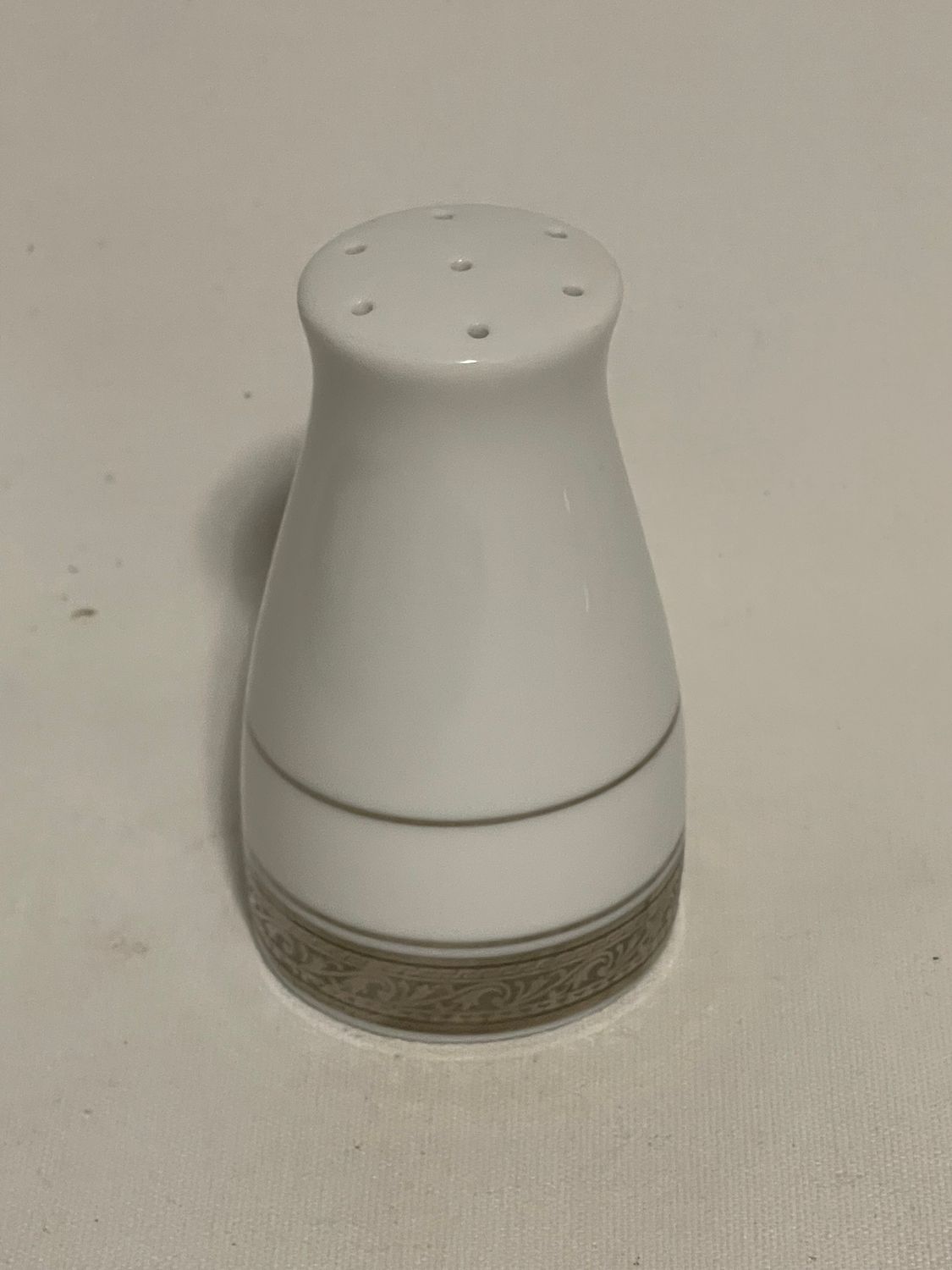 CRESTWOOD PLATINUM PEPPER SHAKER