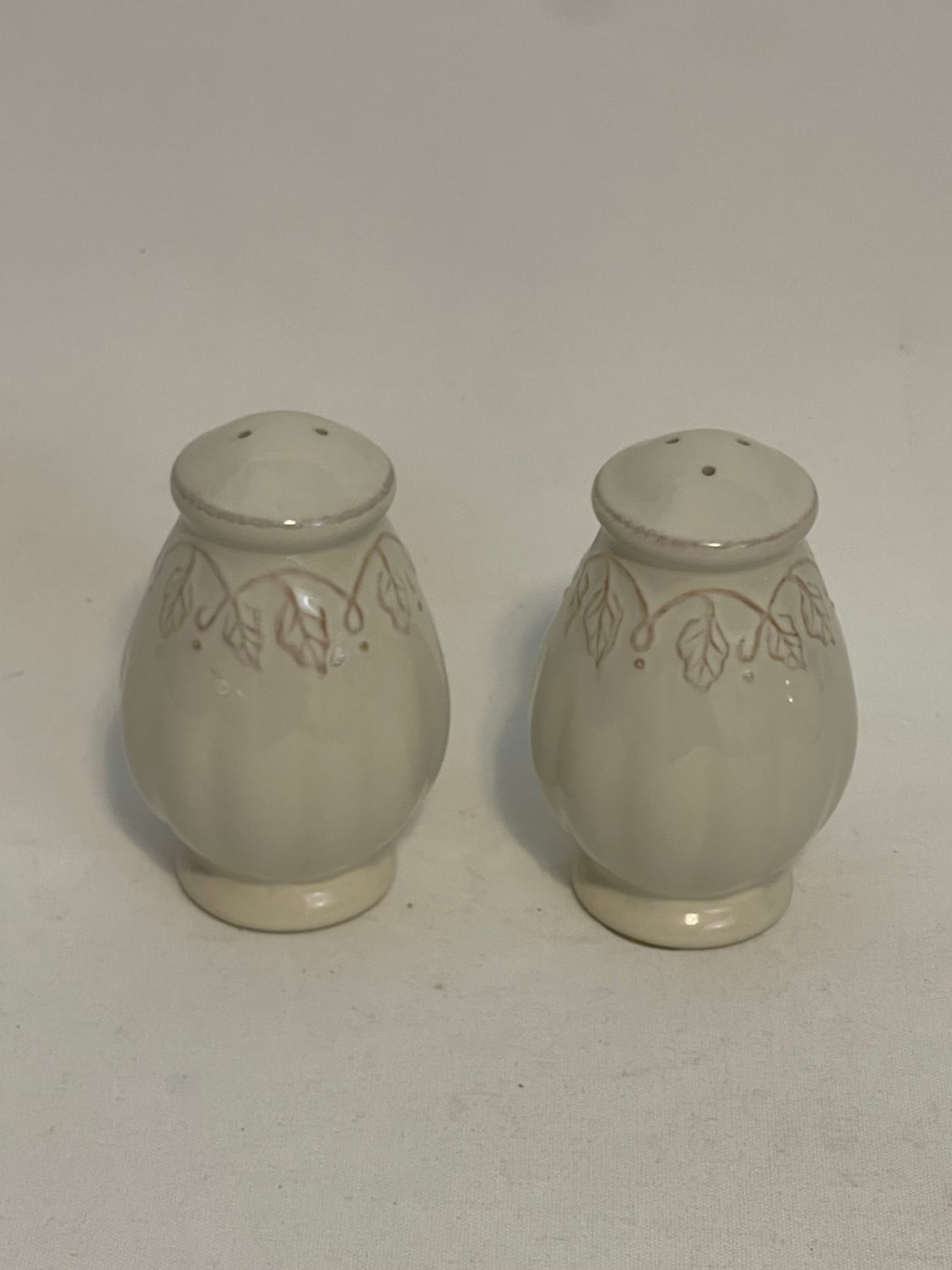 VINTAGE VINE CREAM SALT AND PEPPER