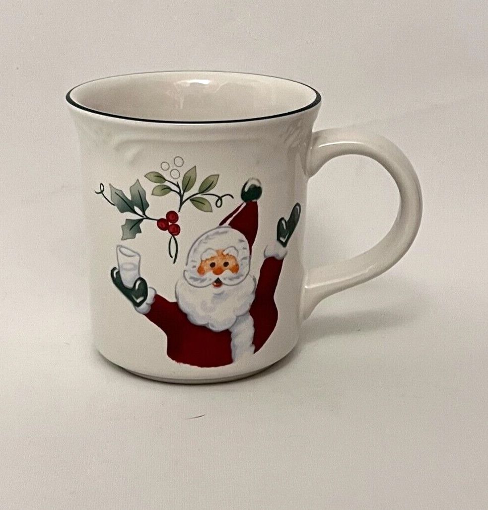 WINTERBERRY MUG 4.5" SANTA