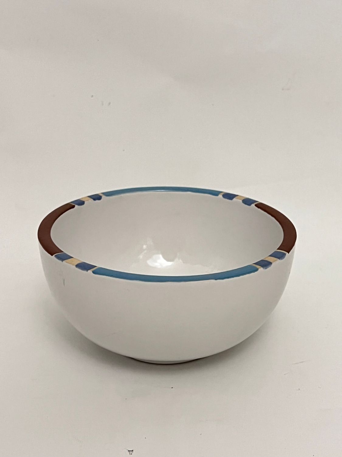 MESA WHITE SAND FRUIT BOWL 5 1/8" CHINA