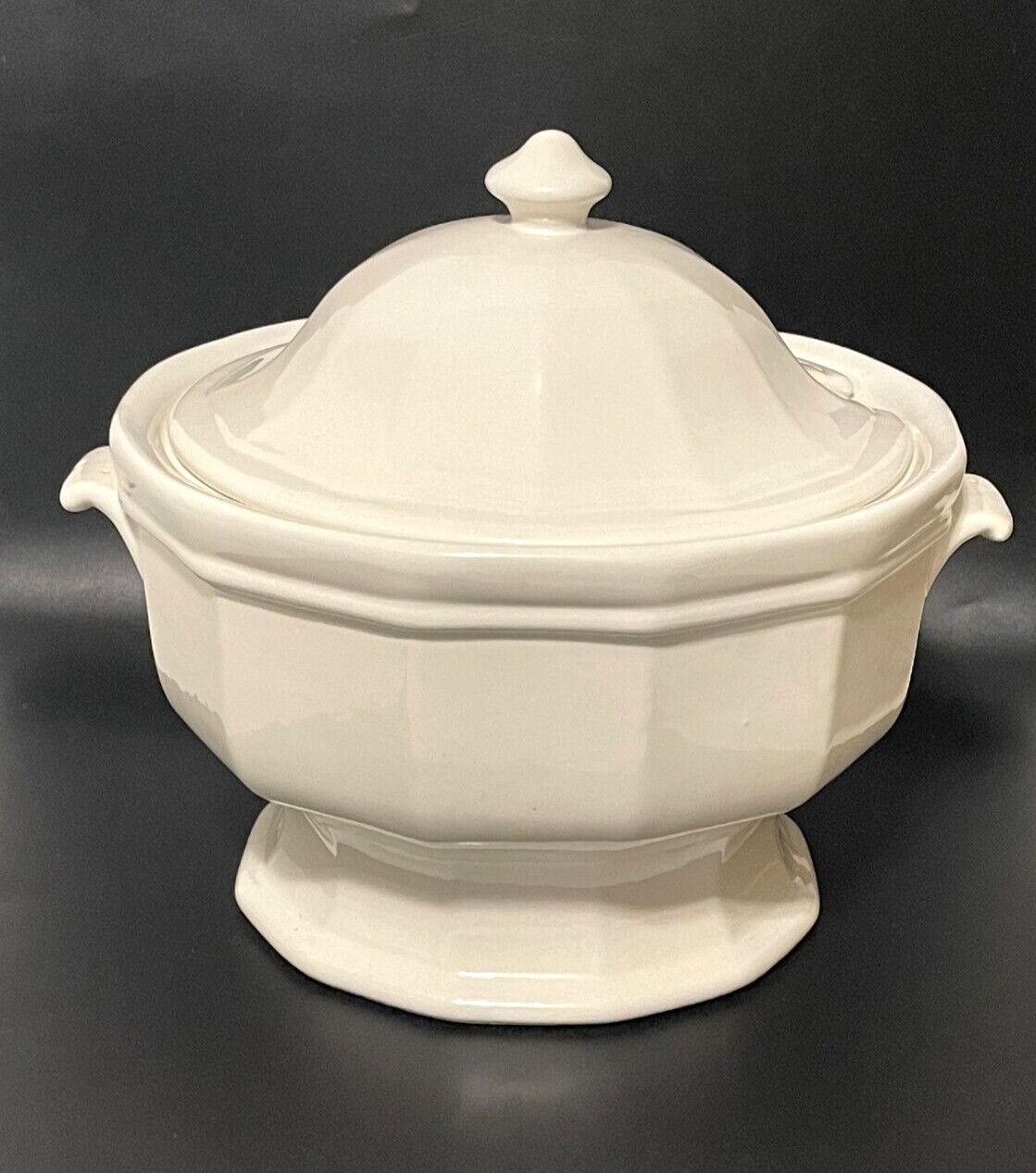 HERITAGE TUREEN &amp; LID 9 5/8"
