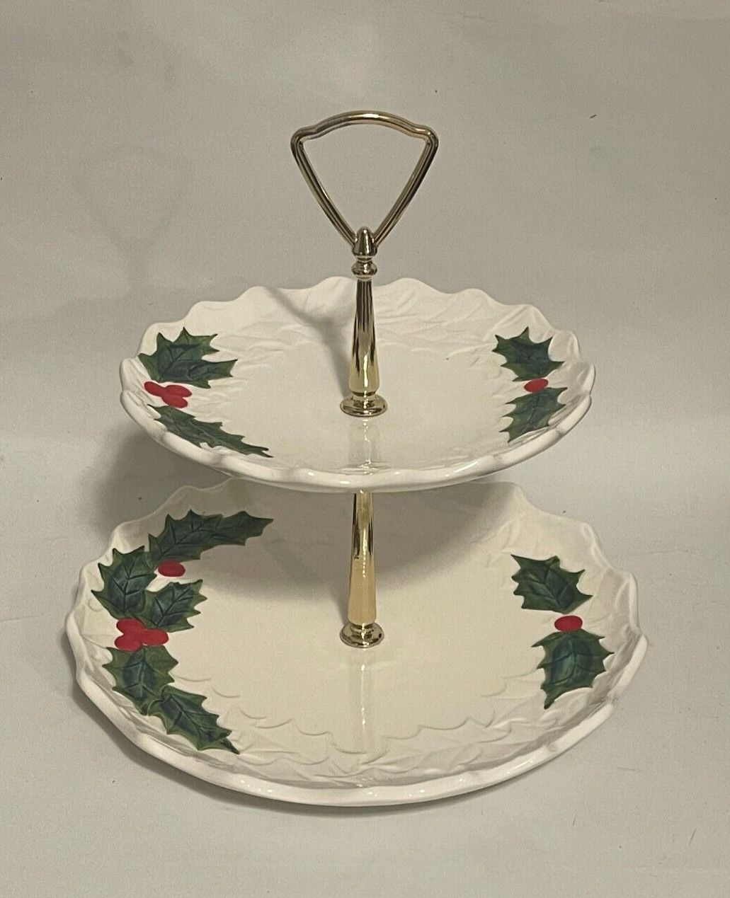 WHITE HOLLY 2 TIERED SERVING TRAY WITH HANDLE
