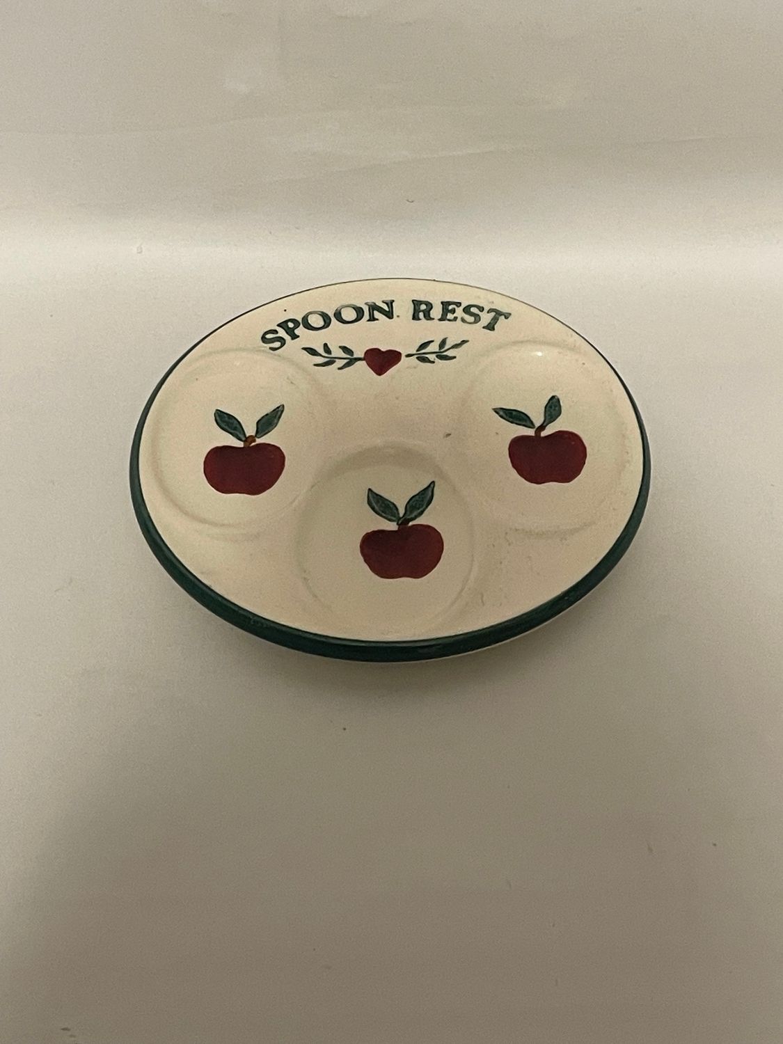 APPLES THREE SPOON REST