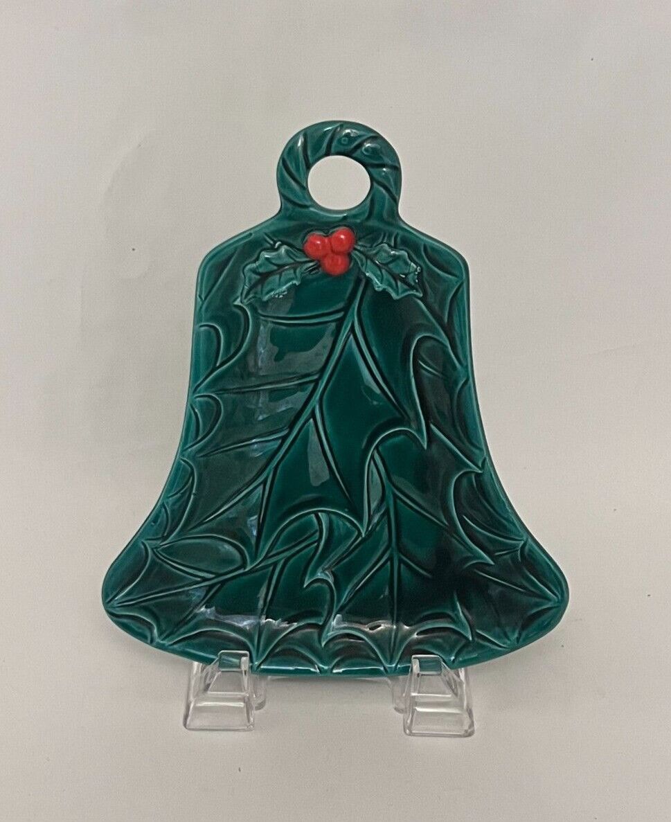 GREEN HOLLY BELL PLATE 8.25"