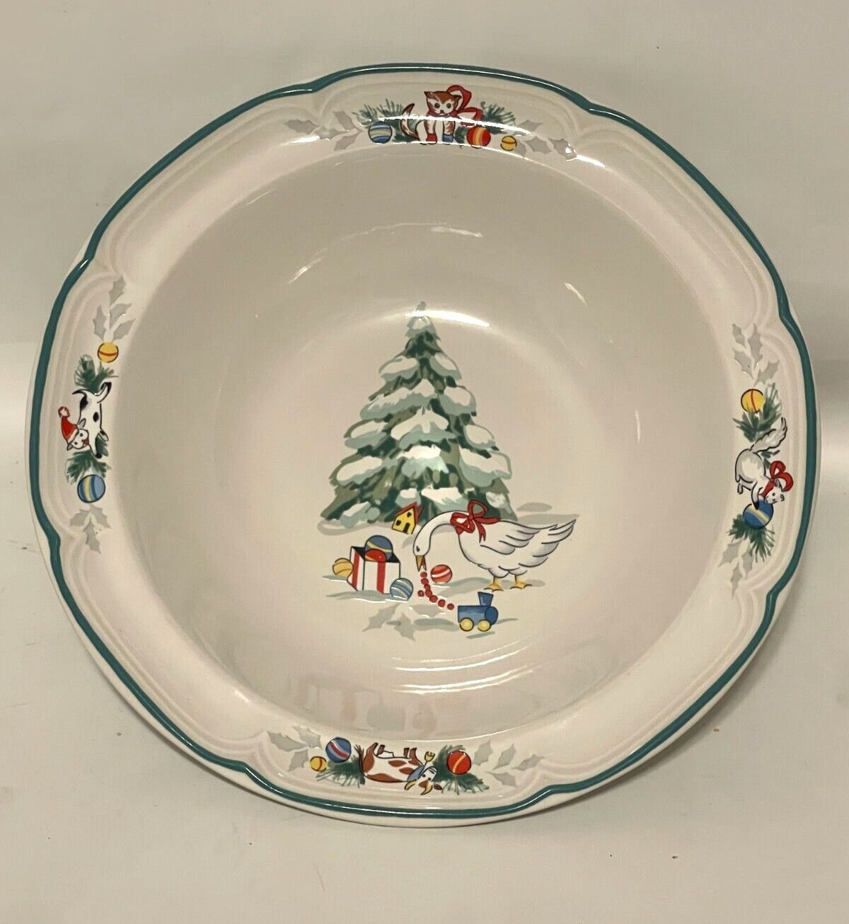 COUNTRY CHRISTMAS VEGETABLE BOWL 9 1/4"